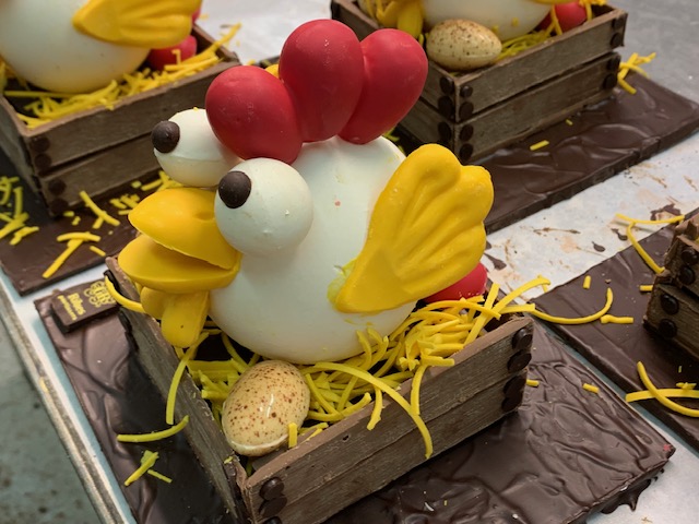 Mona gallina amb ous